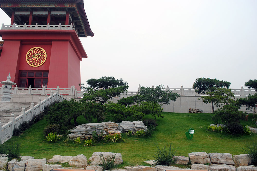 宝莲寺-绿化带（带门）