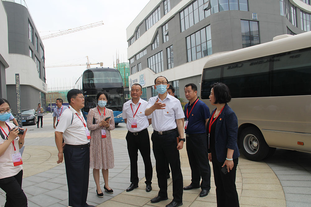 参加市党建引领红色物业推进会