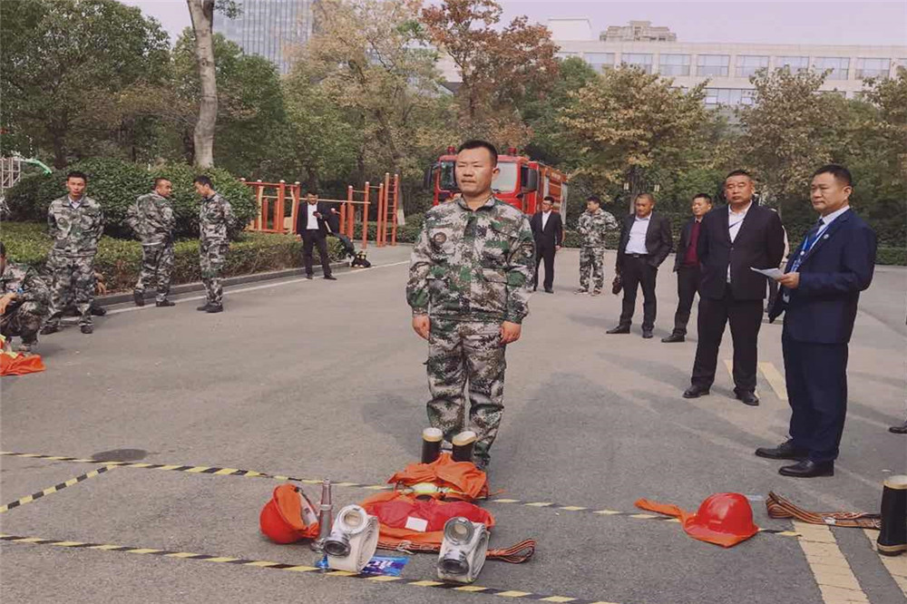 参加市物业协会技能竞赛合影5