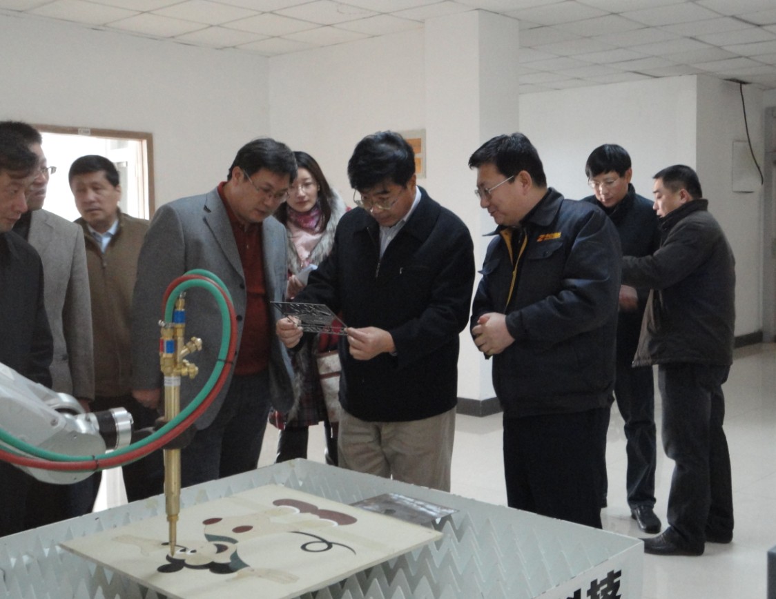 徐州市科技局领导参观科技创业大厦