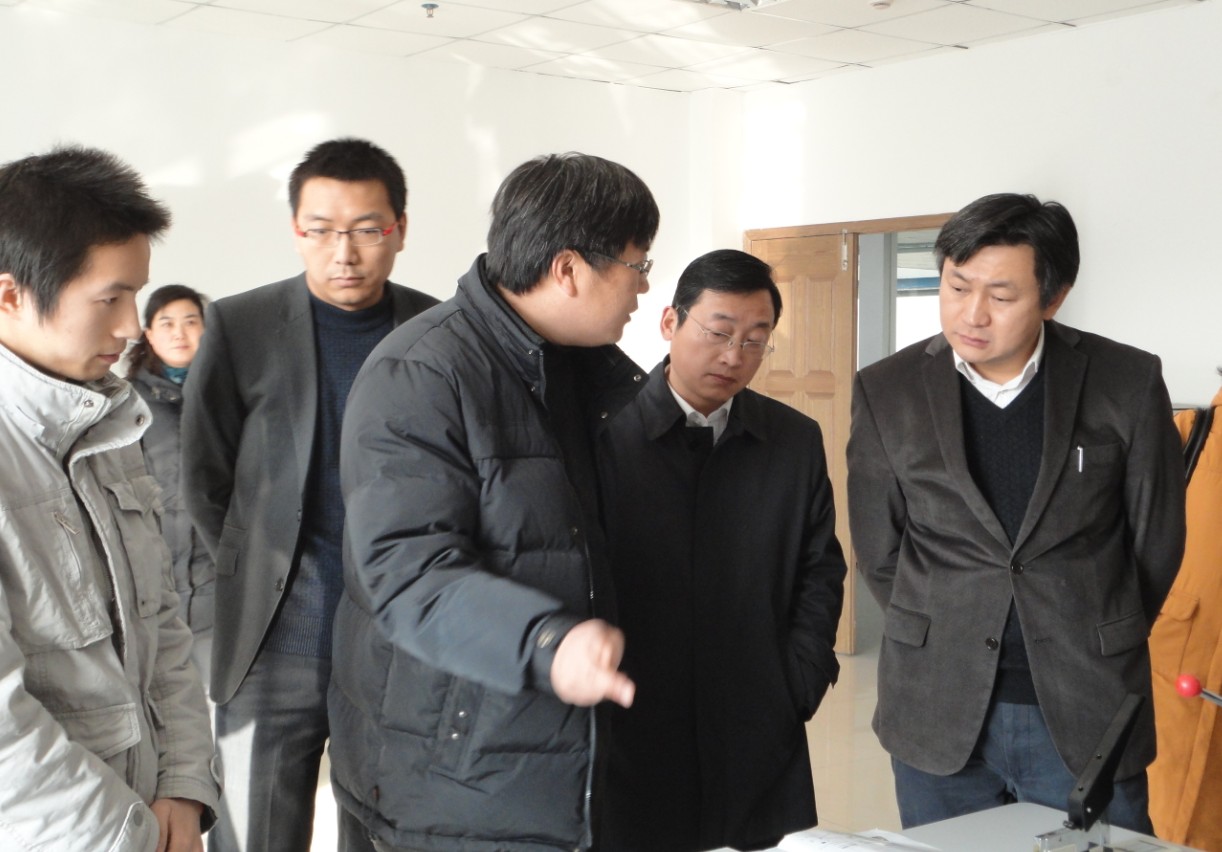 省经信委莅临科技创业大厦参观考察