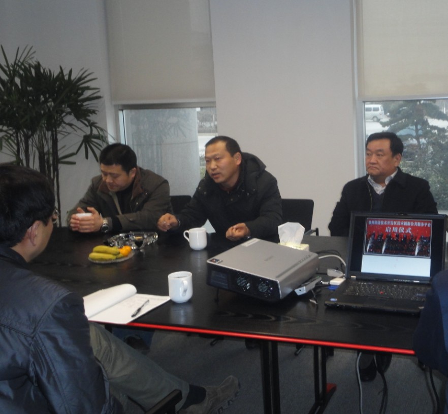 开发区机器人产业发展汇报会在科技创业大厦召开