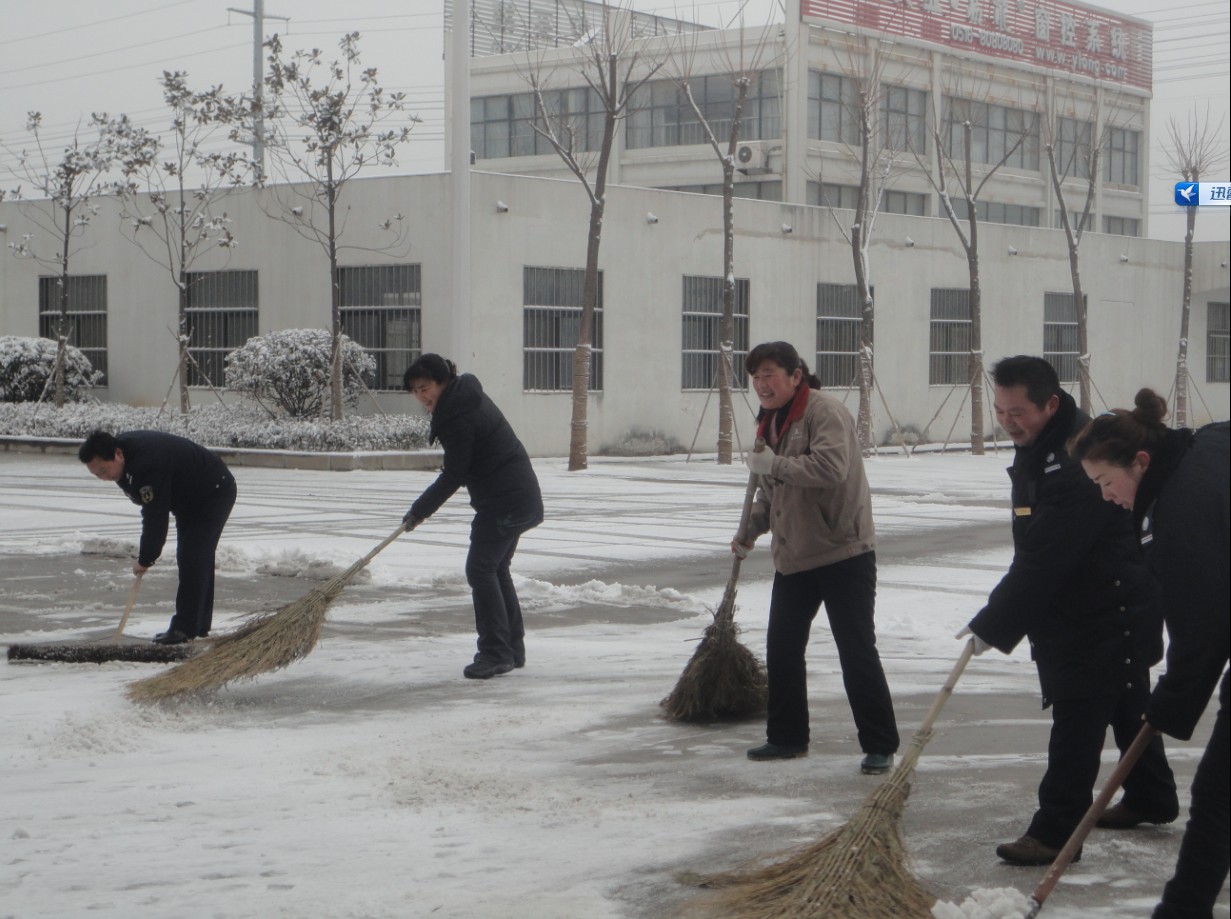 兔年降瑞雪  除雪保畅通