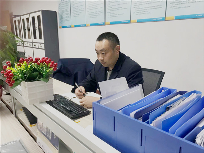 江苏嘉利物业管理有限公司物业项目经理岳崇良先进事迹