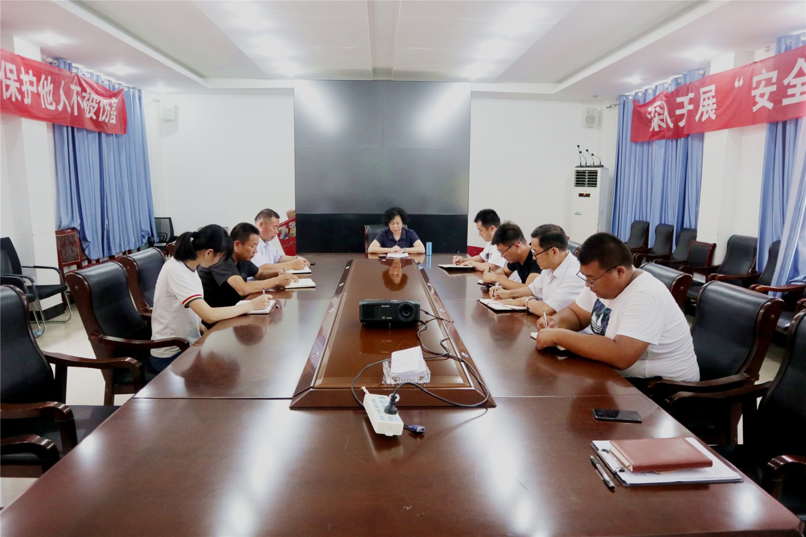 用责任守护平安  以担当防洪抢险