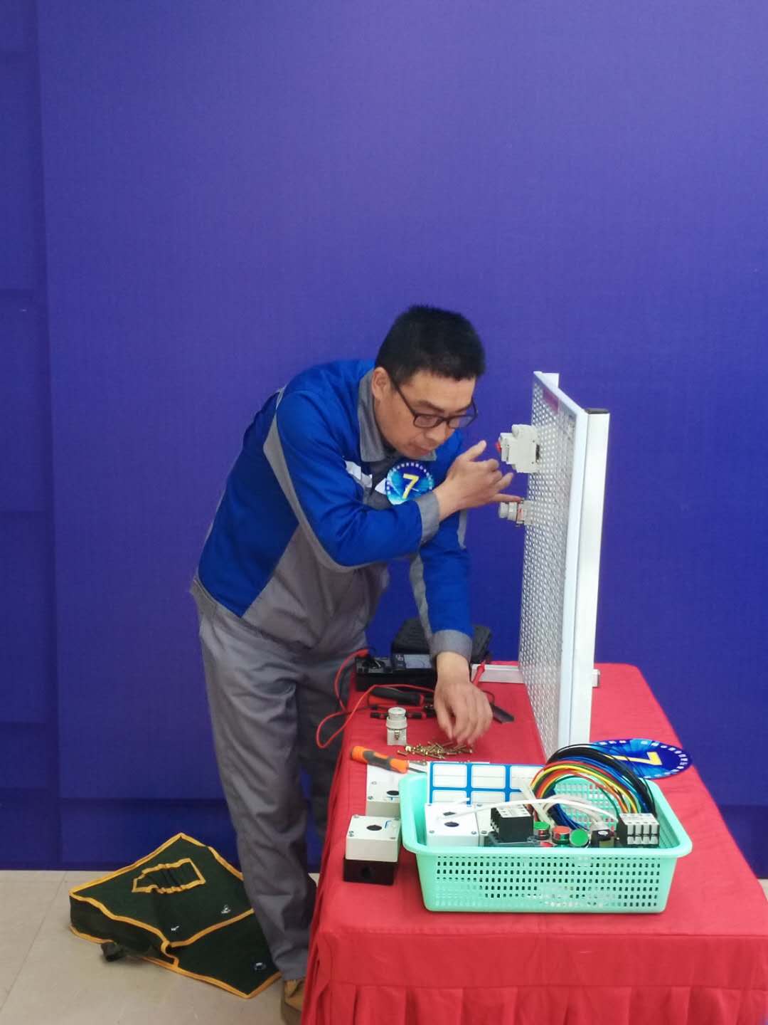 6电工组比赛现场 焦林松.jpg