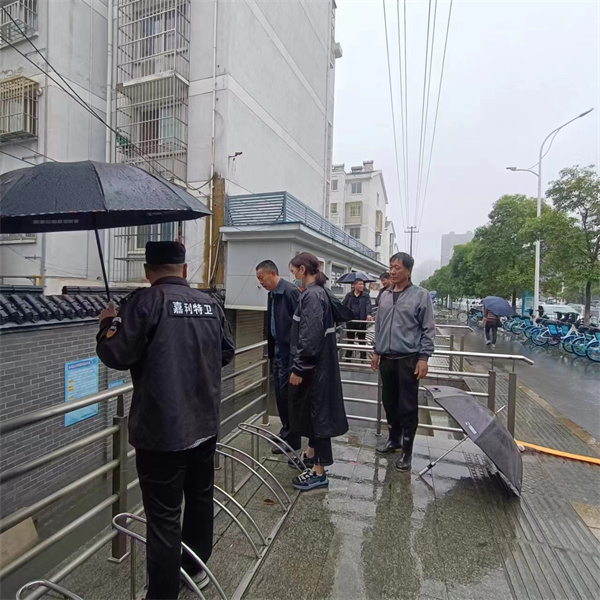 让商铺随意排污不再“任性”，让整治“难点”变“亮点”